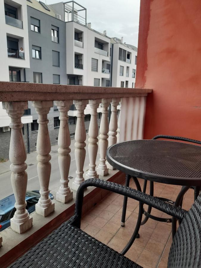 Nikola Ns2 Lejlighed Novi Sad Eksteriør billede